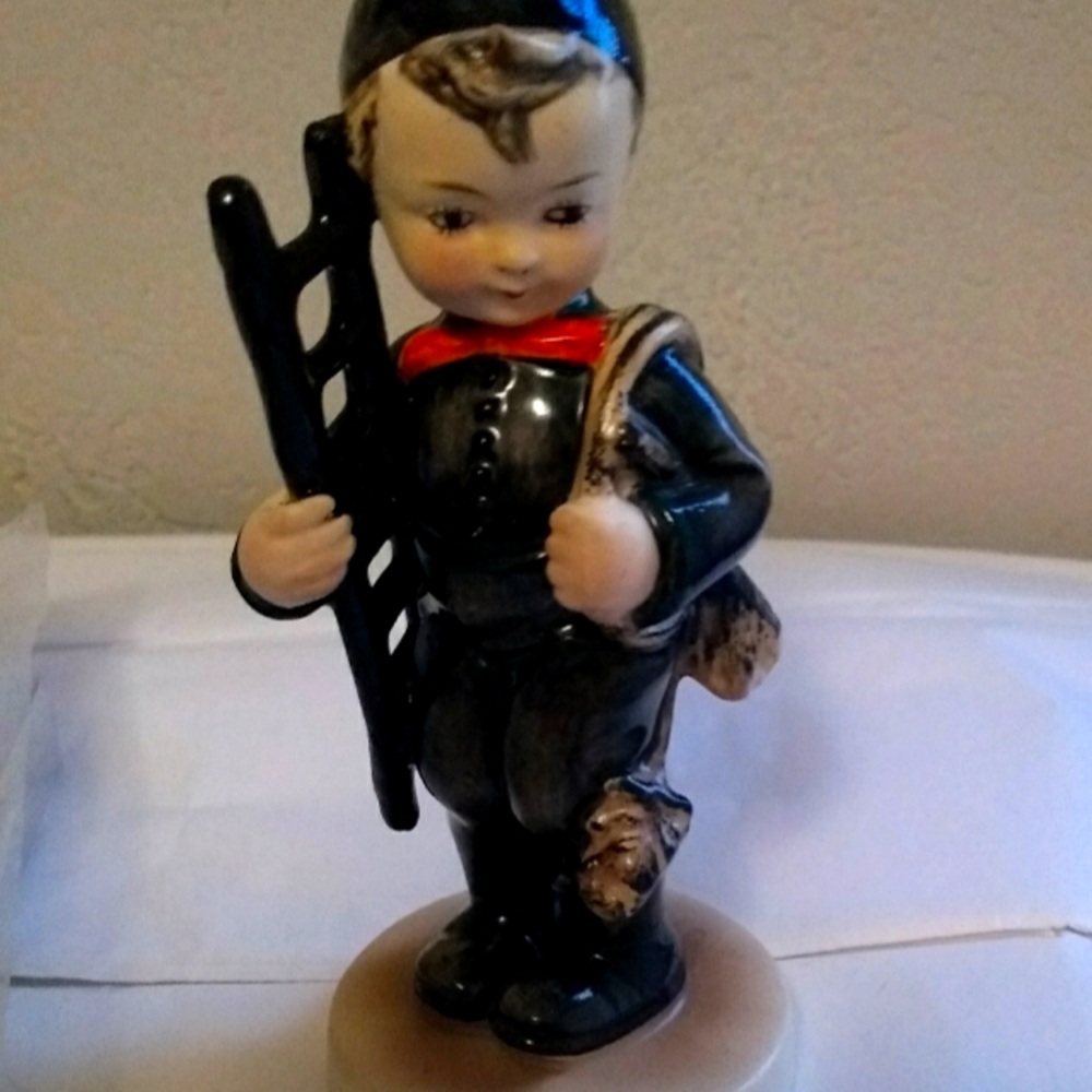 Excellent Hummel Chimney Sweep Figurine